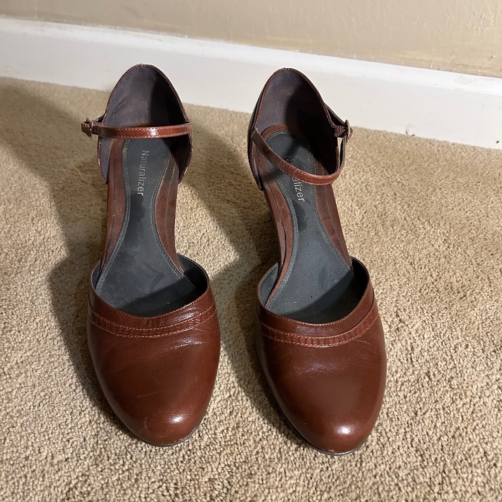 naturalizer brown heel with ankle clasp